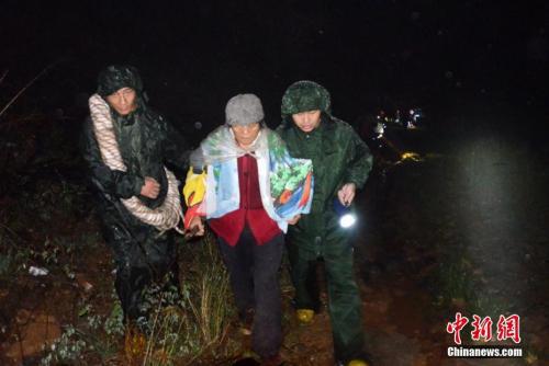 Hail and flooding hit 5 southwest provinces of China , leaves 4 people dead or missing, 154 thousand people were affected